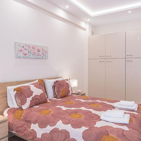 Amazing Apartment Near Metro Station! Atenas Exterior foto