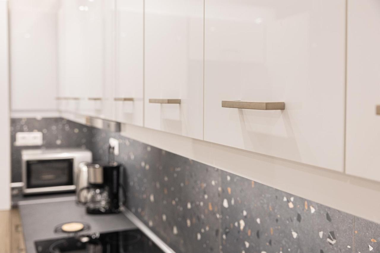 Amazing Apartment Near Metro Station! Atenas Exterior foto