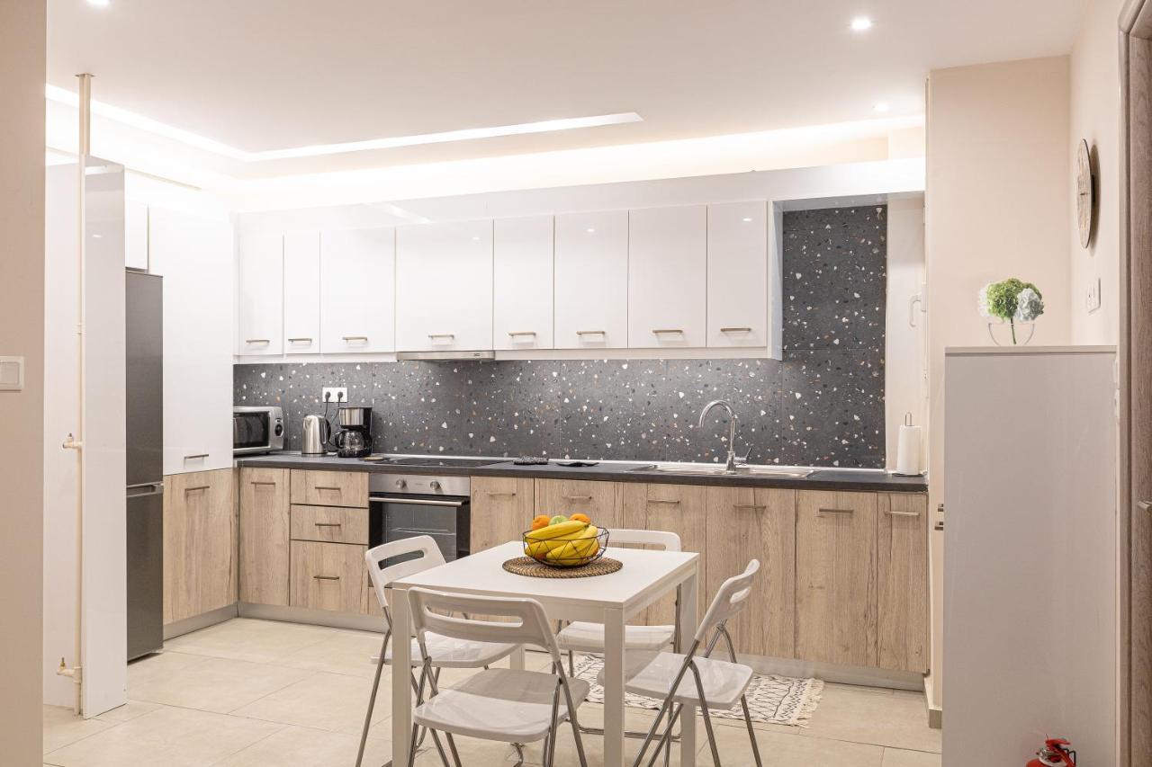 Amazing Apartment Near Metro Station! Atenas Exterior foto